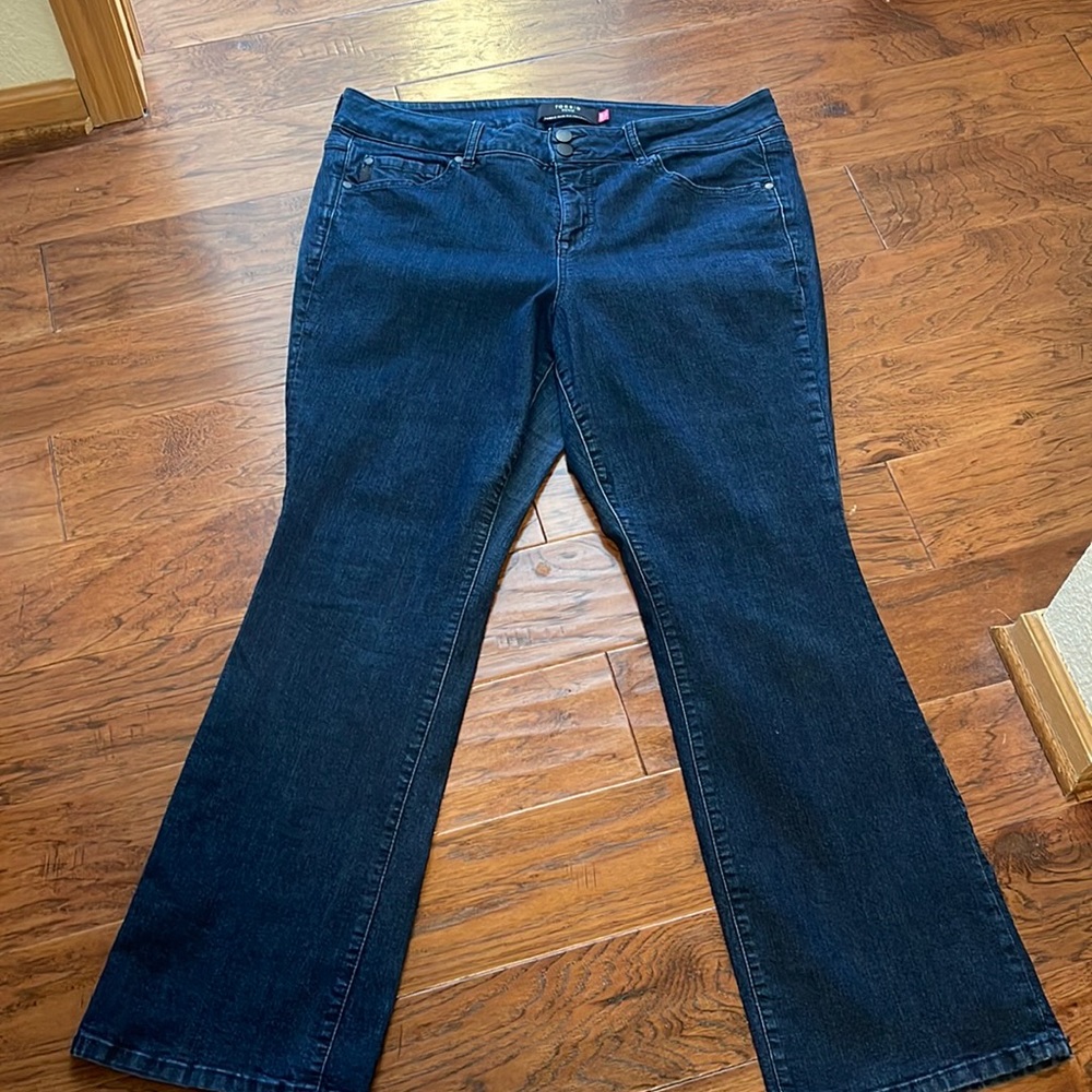 Torrid size 20 stretch boot cut jeans